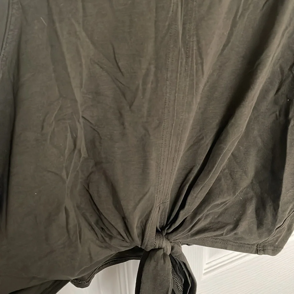 Lululemon crop top - Picture 2 of 4